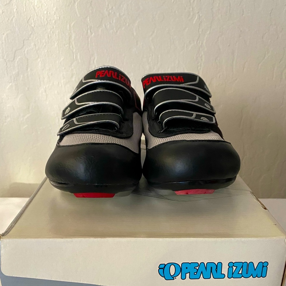 Women’s Pearl Izumi Quest Road II - Size 40 (7.5 US)